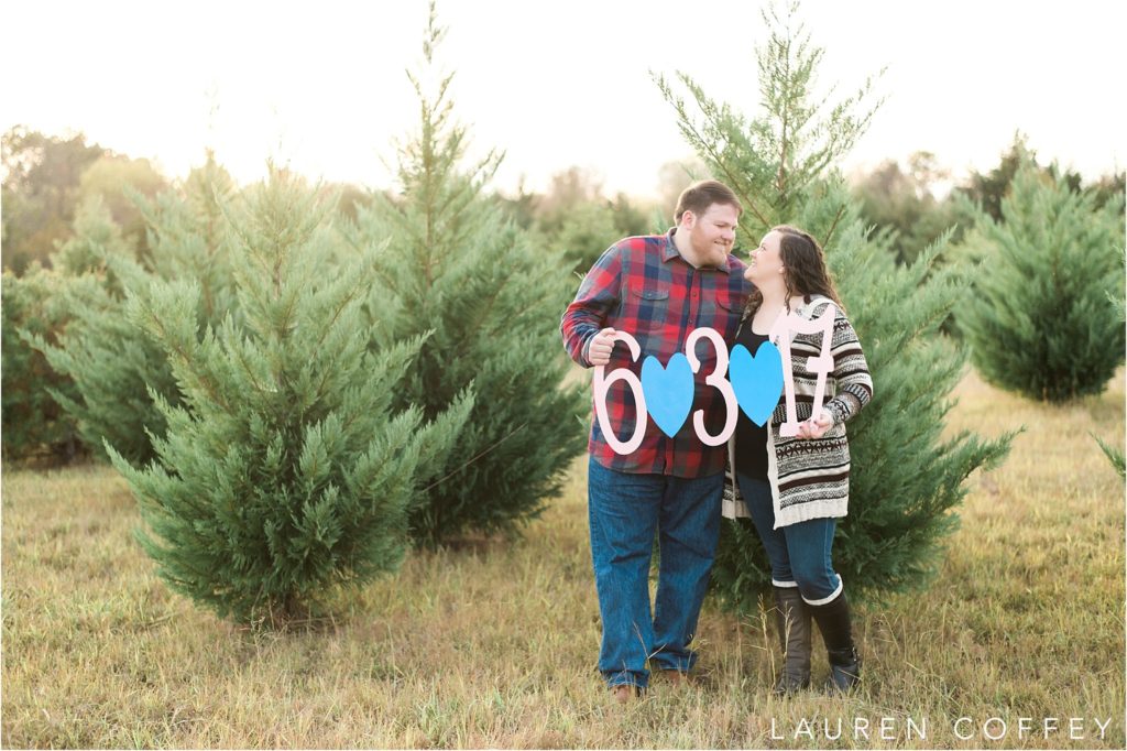 huntsville-fine-art-wedding-photographer-fine-art-wedding-photographer-huntsville-alabama-wedding-photographer-christmas-tree-farm-engagement-session_0013